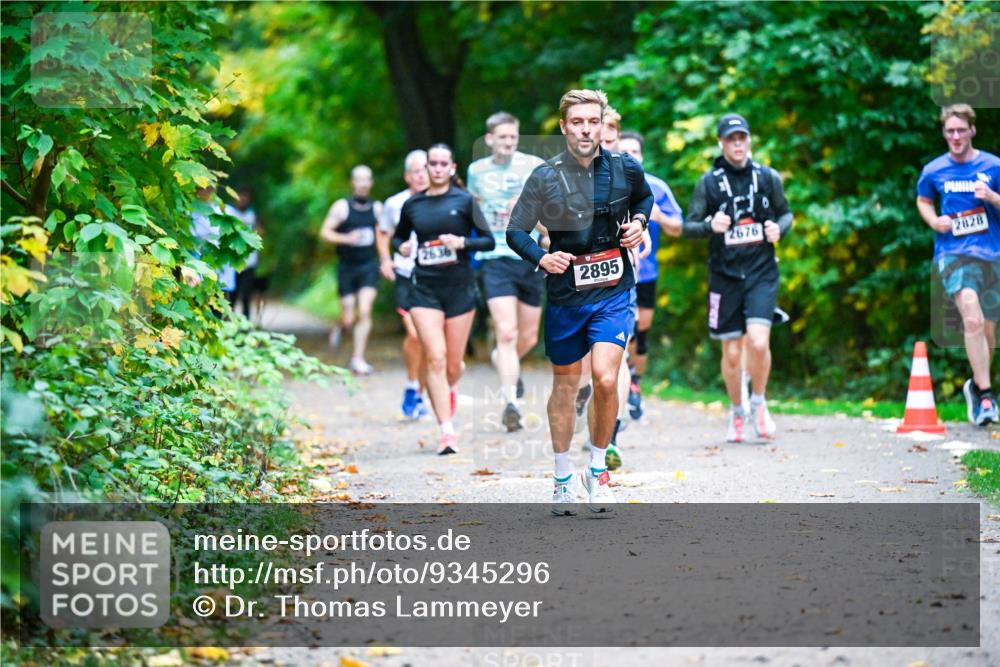 12.10.2025 - Bramfelder Halbmarathon 2025 Dr. Thomas Lammeyer http://msf.ph/oto/9345296 12.10.2025 10:15:04 Laufen 2636, 2895, 2676, 2828 meine-sportfotos.de