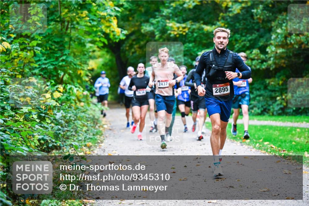 12.10.2025 - Bramfelder Halbmarathon 2025 Dr. Thomas Lammeyer http://msf.ph/oto/9345310 12.10.2025 10:15:08 Laufen 2437, 2895 meine-sportfotos.de