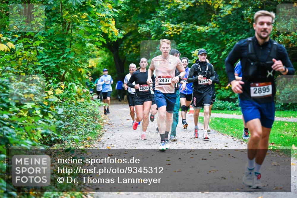 12.10.2025 - Bramfelder Halbmarathon 2025 Dr. Thomas Lammeyer http://msf.ph/oto/9345312 12.10.2025 10:15:08 Laufen 2437, 699, 2676, 2636, 2895 meine-sportfotos.de