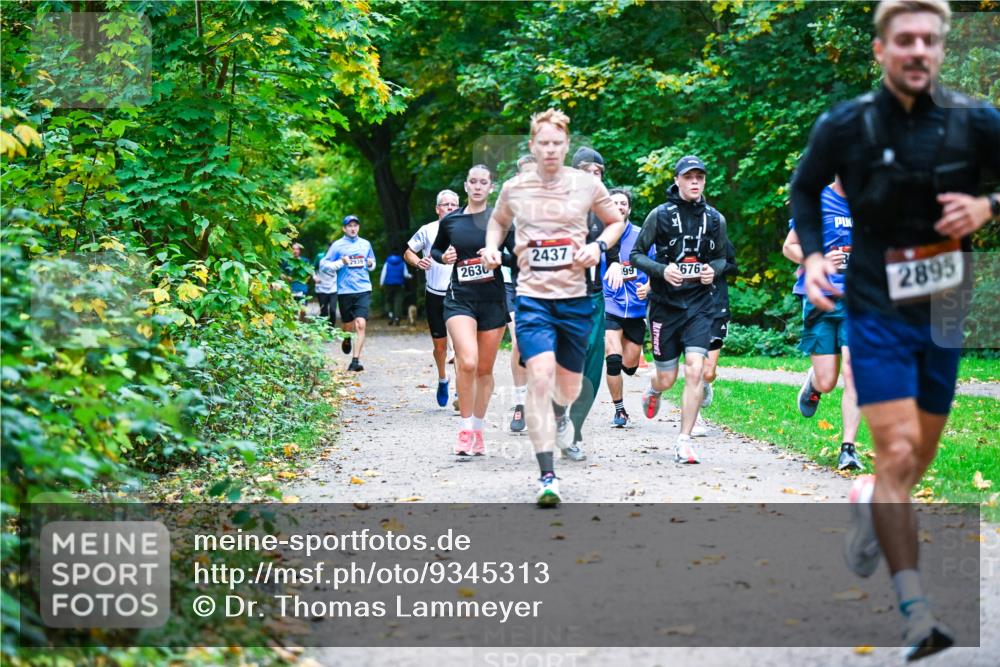 12.10.2025 - Bramfelder Halbmarathon 2025 Dr. Thomas Lammeyer http://msf.ph/oto/9345313 12.10.2025 10:15:08 Laufen 2939, 2630, 2437, 676, 2895 meine-sportfotos.de