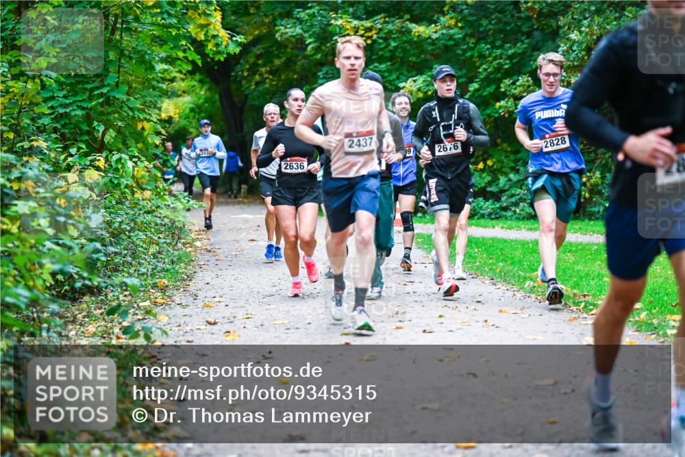 12.10.2025 - Bramfelder Halbmarathon 2025 Dr. Thomas Lammeyer http://msf.ph/oto/9345315 12.10.2025 10:15:09 Laufen 2932, 2437, 9, 2636, 2676, 2828 meine-sportfotos.de