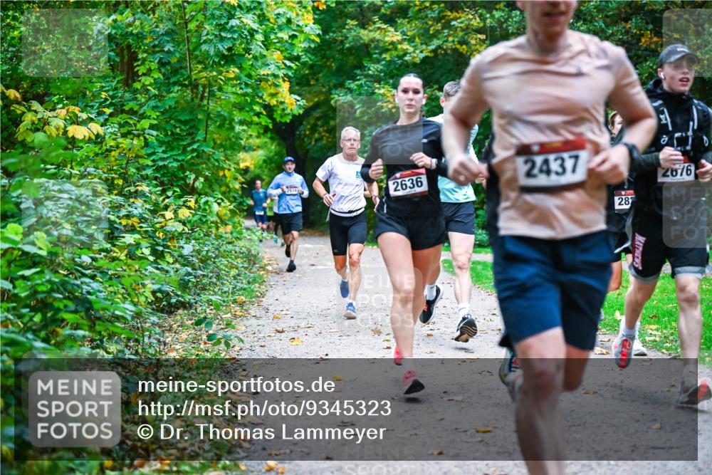 12.10.2025 - Bramfelder Halbmarathon 2025 Dr. Thomas Lammeyer http://msf.ph/oto/9345323 12.10.2025 10:15:11 Laufen 2939, 2636, 2437, 28, 2676 meine-sportfotos.de