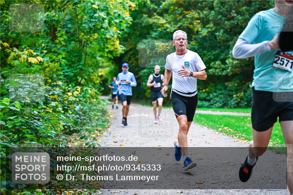 12.10.2025 - Bramfelder Halbmarathon 2025 Dr. Thomas Lammeyer http://msf.ph/oto/9345333 12.10.2025 10:15:12 Laufen 2571 meine-sportfotos.de