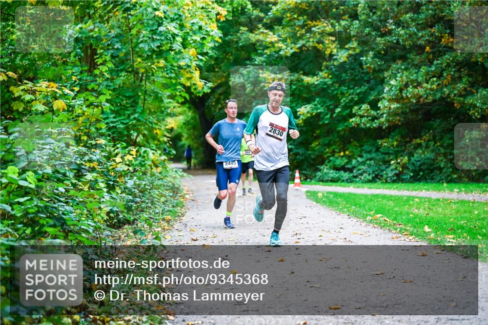 12.10.2025 - Bramfelder Halbmarathon 2025 Dr. Thomas Lammeyer http://msf.ph/oto/9345368 12.10.2025 10:15:18 Laufen 2449 meine-sportfotos.de