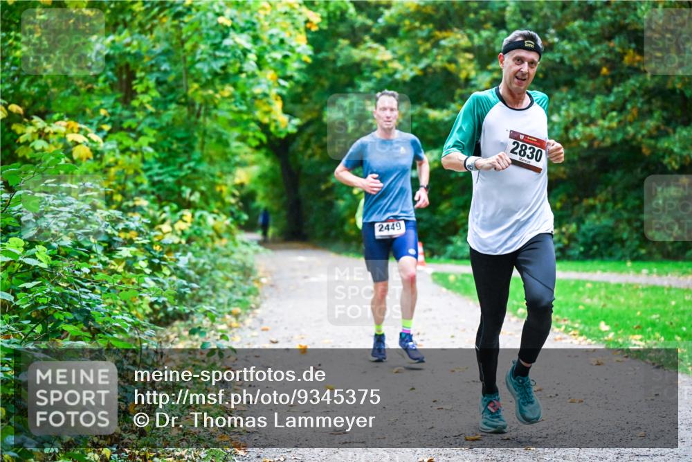 12.10.2025 - Bramfelder Halbmarathon 2025 Dr. Thomas Lammeyer http://msf.ph/oto/9345375 12.10.2025 10:15:20 Laufen 2449, 2830 meine-sportfotos.de