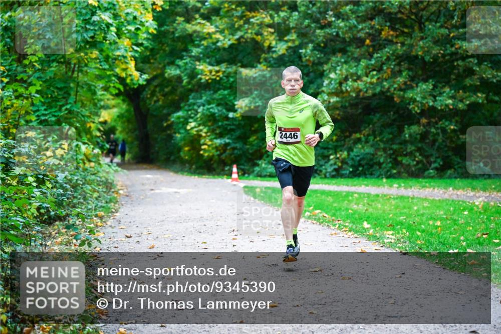 12.10.2025 - Bramfelder Halbmarathon 2025 Dr. Thomas Lammeyer http://msf.ph/oto/9345390 12.10.2025 10:15:23 Laufen 2446 meine-sportfotos.de