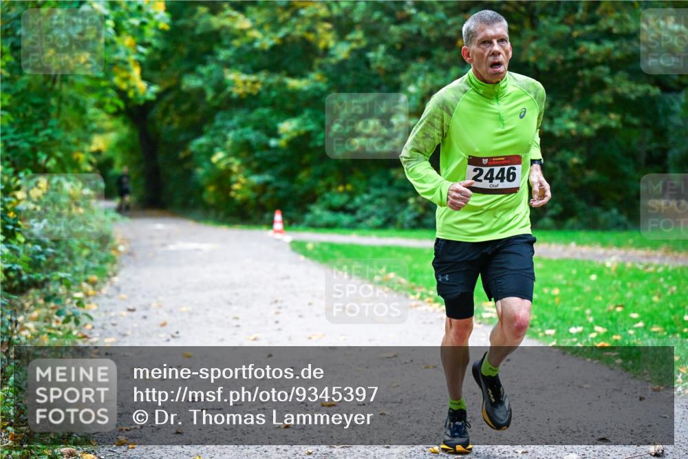 12.10.2025 - Bramfelder Halbmarathon 2025 Dr. Thomas Lammeyer http://msf.ph/oto/9345397 12.10.2025 10:15:24 Laufen 2446 meine-sportfotos.de