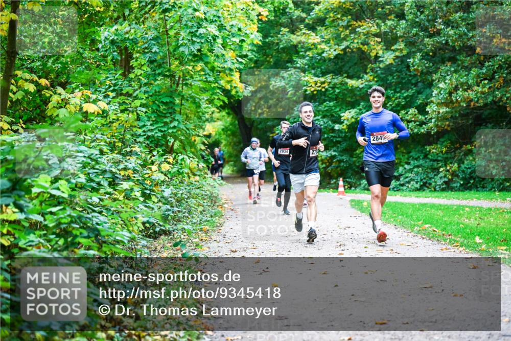 12.10.2025 - Bramfelder Halbmarathon 2025 Dr. Thomas Lammeyer http://msf.ph/oto/9345418 12.10.2025 10:15:45 Laufen 2845, 2934, 2924, 275 meine-sportfotos.de