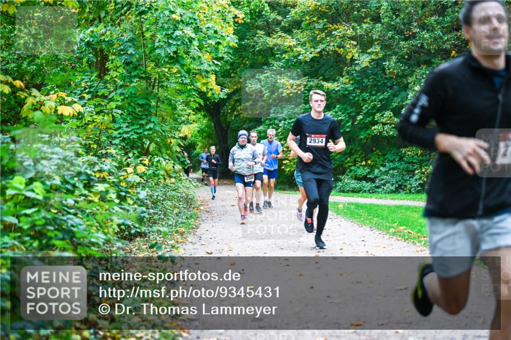 12.10.2025 - Bramfelder Halbmarathon 2025 Dr. Thomas Lammeyer http://msf.ph/oto/9345431 12.10.2025 10:15:47 Laufen 2500, 2934 meine-sportfotos.de