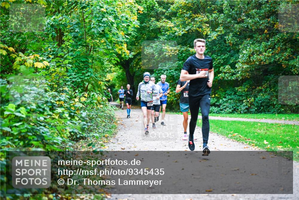 12.10.2025 - Bramfelder Halbmarathon 2025 Dr. Thomas Lammeyer http://msf.ph/oto/9345435 12.10.2025 10:15:48 Laufen 2500, 29 meine-sportfotos.de
