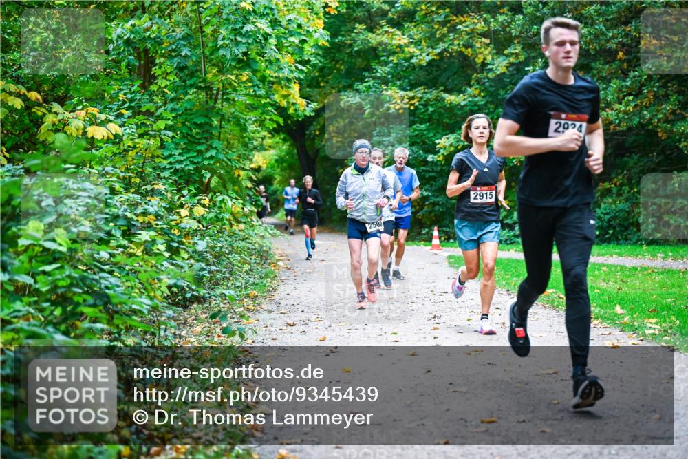 12.10.2025 - Bramfelder Halbmarathon 2025 Dr. Thomas Lammeyer http://msf.ph/oto/9345439 12.10.2025 10:15:48 Laufen 2500, 2915, 2024 meine-sportfotos.de