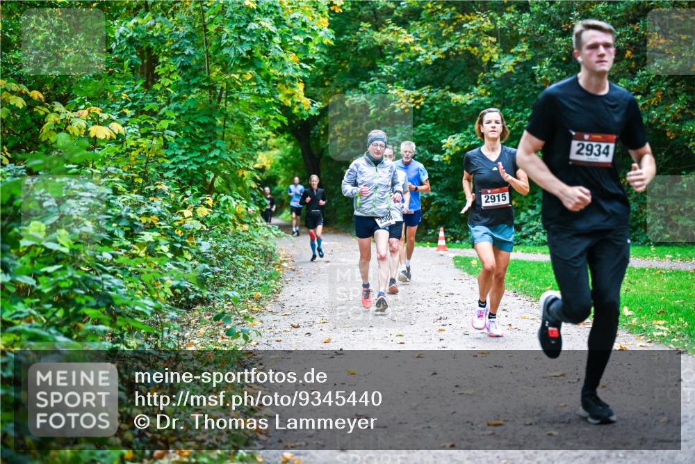 12.10.2025 - Bramfelder Halbmarathon 2025 Dr. Thomas Lammeyer http://msf.ph/oto/9345440 12.10.2025 10:15:49 Laufen 2915, 2934 meine-sportfotos.de