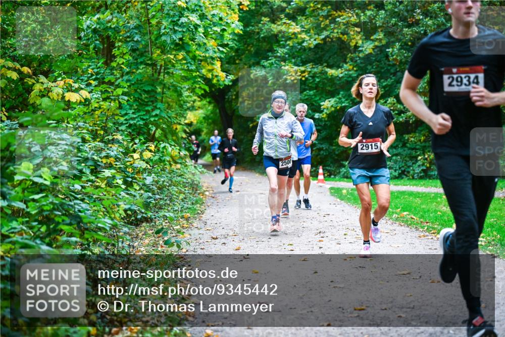 12.10.2025 - Bramfelder Halbmarathon 2025 Dr. Thomas Lammeyer http://msf.ph/oto/9345442 12.10.2025 10:15:49 Laufen 2500, 2915, 2934 meine-sportfotos.de