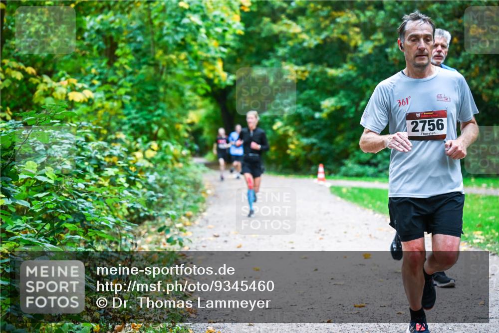 12.10.2025 - Bramfelder Halbmarathon 2025 Dr. Thomas Lammeyer http://msf.ph/oto/9345460 12.10.2025 10:15:52 Laufen 361, 2756 meine-sportfotos.de