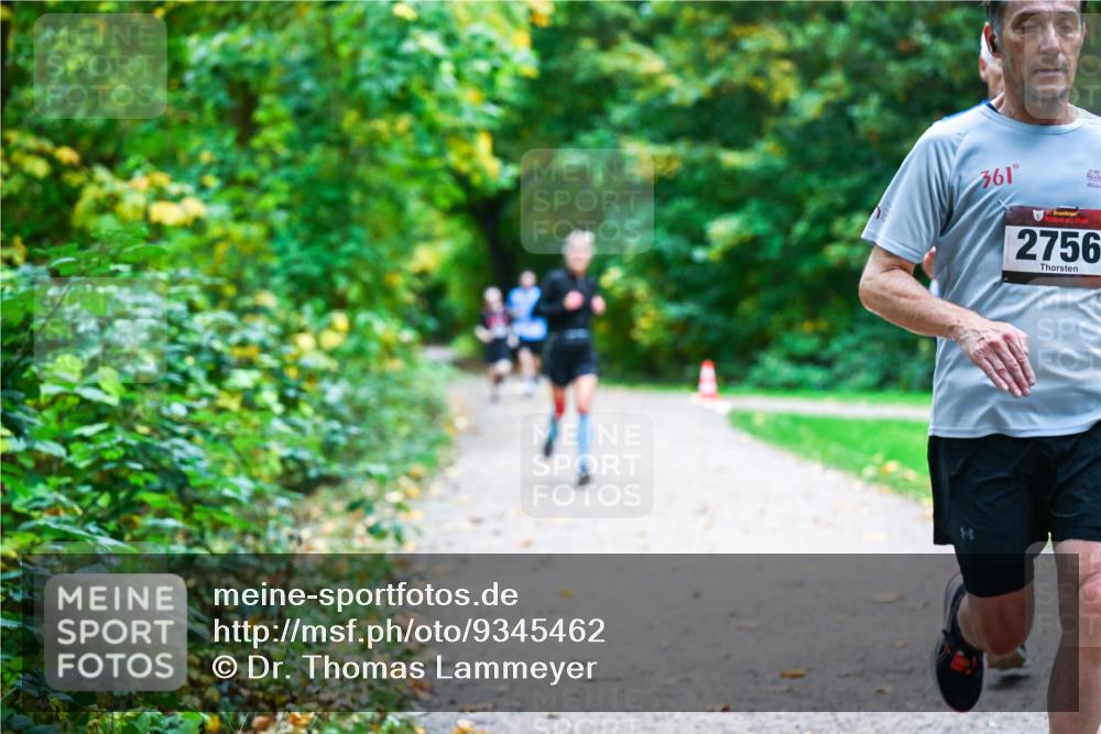 12.10.2025 - Bramfelder Halbmarathon 2025 Dr. Thomas Lammeyer http://msf.ph/oto/9345462 12.10.2025 10:15:52 Laufen 361, 3, 2756 meine-sportfotos.de