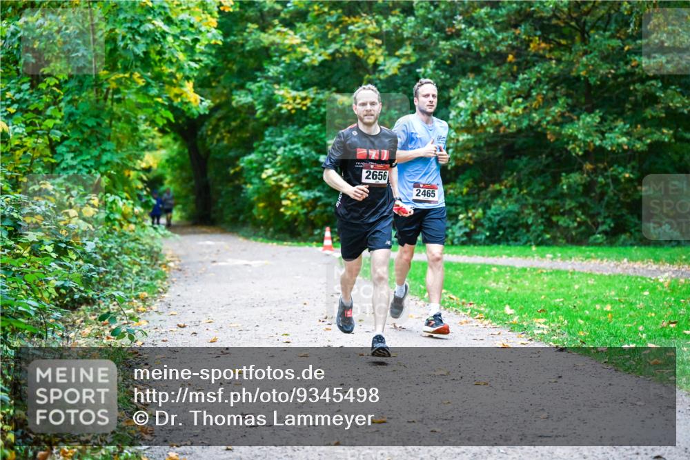 12.10.2025 - Bramfelder Halbmarathon 2025 Dr. Thomas Lammeyer http://msf.ph/oto/9345498 12.10.2025 10:15:59 Laufen 2656, 2465 meine-sportfotos.de