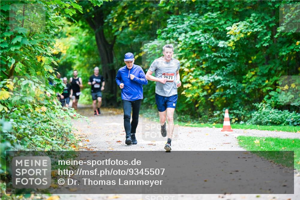 12.10.2025 - Bramfelder Halbmarathon 2025 Dr. Thomas Lammeyer http://msf.ph/oto/9345507 12.10.2025 10:16:10 Laufen 2671 meine-sportfotos.de