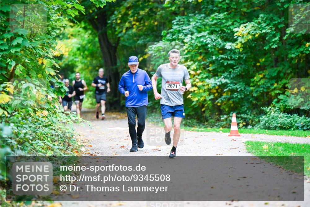 12.10.2025 - Bramfelder Halbmarathon 2025 Dr. Thomas Lammeyer http://msf.ph/oto/9345508 12.10.2025 10:16:11 Laufen 2671 meine-sportfotos.de