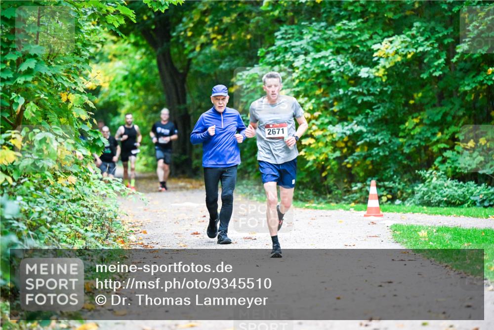 12.10.2025 - Bramfelder Halbmarathon 2025 Dr. Thomas Lammeyer http://msf.ph/oto/9345510 12.10.2025 10:16:11 Laufen 2671 meine-sportfotos.de