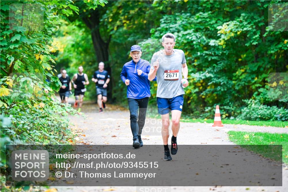 12.10.2025 - Bramfelder Halbmarathon 2025 Dr. Thomas Lammeyer http://msf.ph/oto/9345515 12.10.2025 10:16:12 Laufen 2671 meine-sportfotos.de