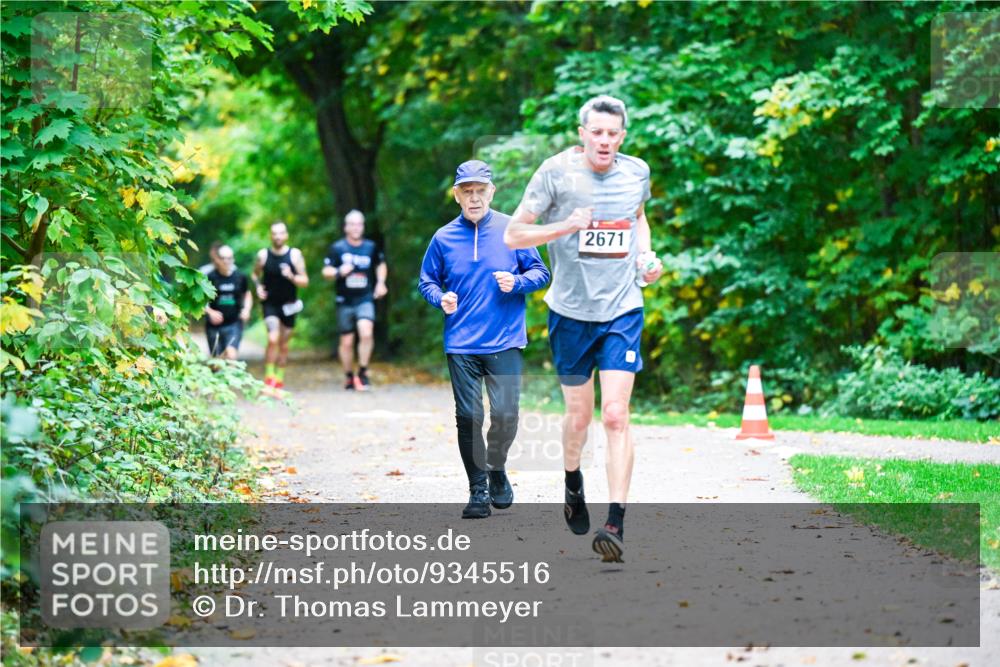 12.10.2025 - Bramfelder Halbmarathon 2025 Dr. Thomas Lammeyer http://msf.ph/oto/9345516 12.10.2025 10:16:12 Laufen 2671 meine-sportfotos.de