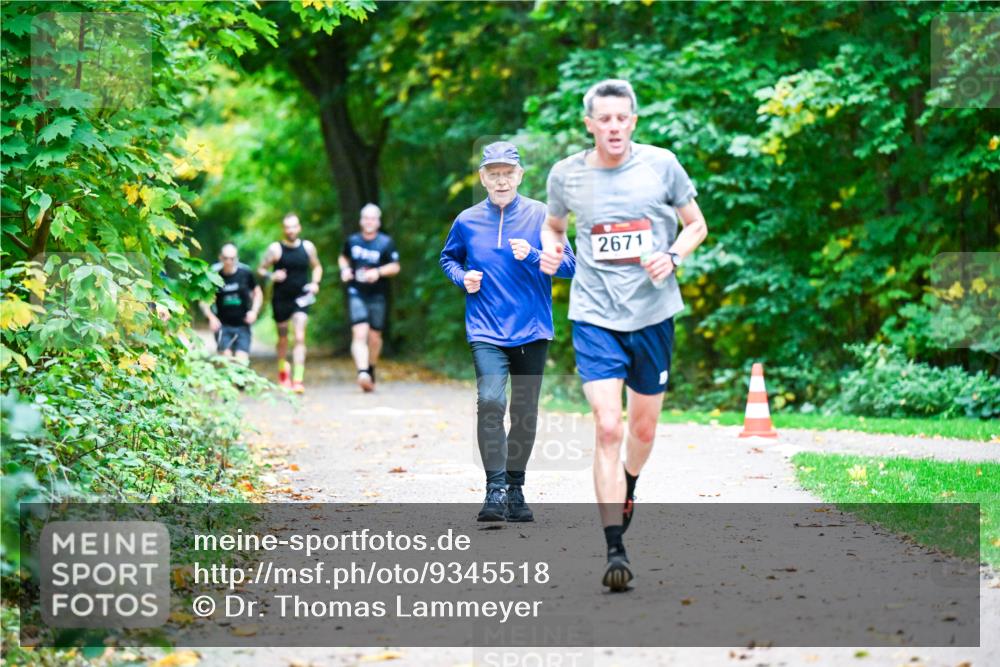 12.10.2025 - Bramfelder Halbmarathon 2025 Dr. Thomas Lammeyer http://msf.ph/oto/9345518 12.10.2025 10:16:12 Laufen 2671 meine-sportfotos.de