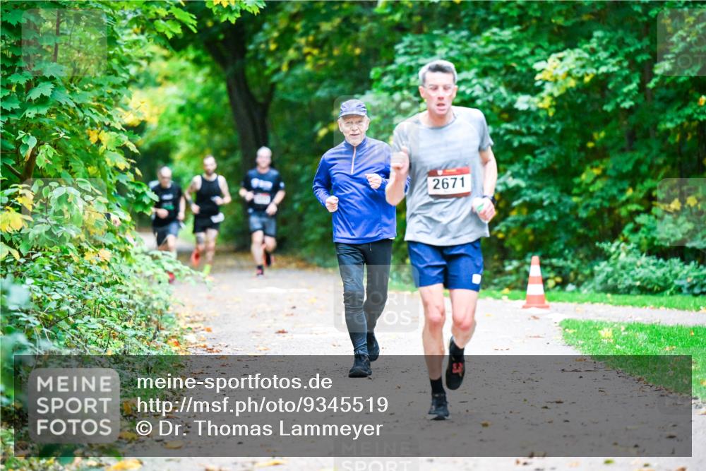 12.10.2025 - Bramfelder Halbmarathon 2025 Dr. Thomas Lammeyer http://msf.ph/oto/9345519 12.10.2025 10:16:12 Laufen 2671 meine-sportfotos.de