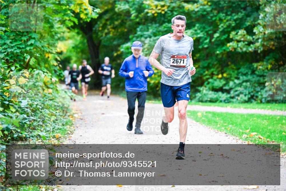 12.10.2025 - Bramfelder Halbmarathon 2025 Dr. Thomas Lammeyer http://msf.ph/oto/9345521 12.10.2025 10:16:13 Laufen 2671 meine-sportfotos.de