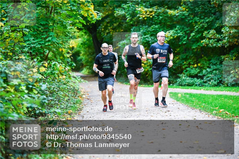 12.10.2025 - Bramfelder Halbmarathon 2025 Dr. Thomas Lammeyer http://msf.ph/oto/9345540 12.10.2025 10:16:20 Laufen 2823, 2858 meine-sportfotos.de