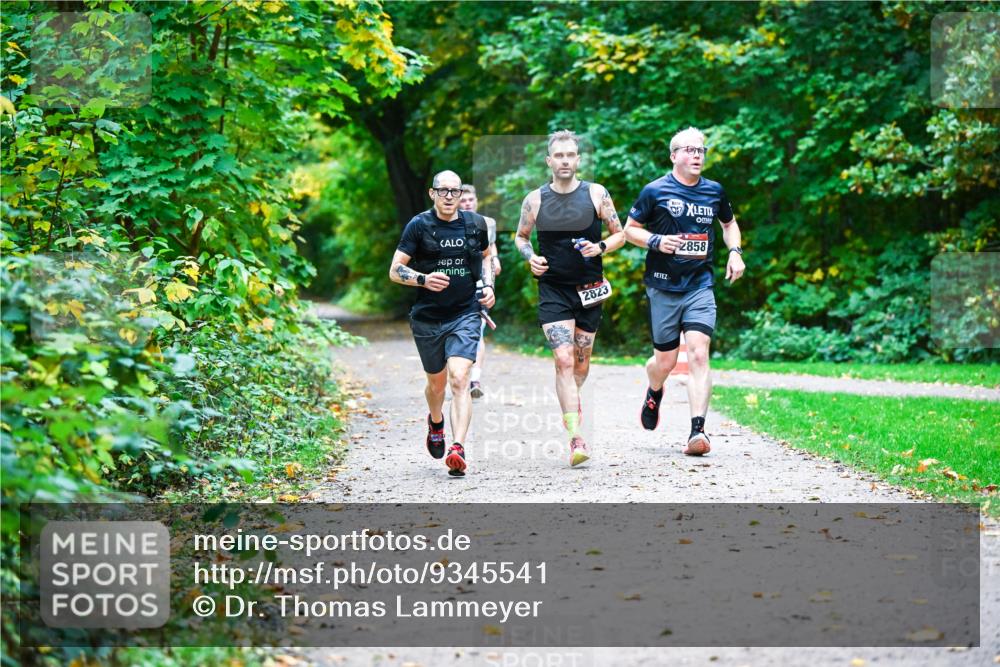 12.10.2025 - Bramfelder Halbmarathon 2025 Dr. Thomas Lammeyer http://msf.ph/oto/9345541 12.10.2025 10:16:21 Laufen 2823, 2858 meine-sportfotos.de