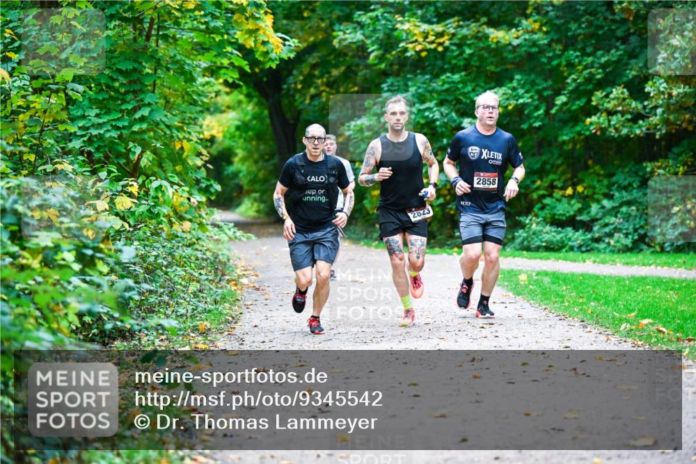12.10.2025 - Bramfelder Halbmarathon 2025 Dr. Thomas Lammeyer http://msf.ph/oto/9345542 12.10.2025 10:16:21 Laufen 2823, 2858 meine-sportfotos.de