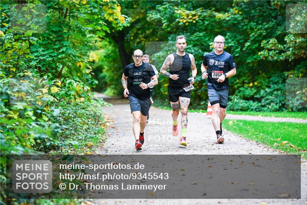 12.10.2025 - Bramfelder Halbmarathon 2025 Dr. Thomas Lammeyer http://msf.ph/oto/9345543 12.10.2025 10:16:21 Laufen 2823, 2858 meine-sportfotos.de
