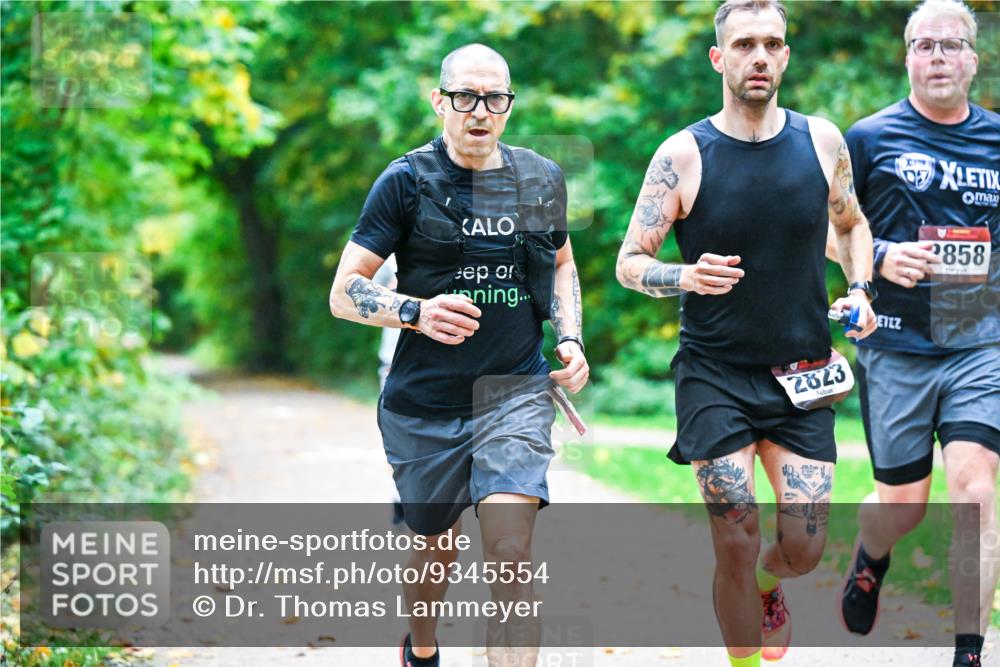 12.10.2025 - Bramfelder Halbmarathon 2025 Dr. Thomas Lammeyer http://msf.ph/oto/9345554 12.10.2025 10:16:23 Laufen 2858, 2823 meine-sportfotos.de