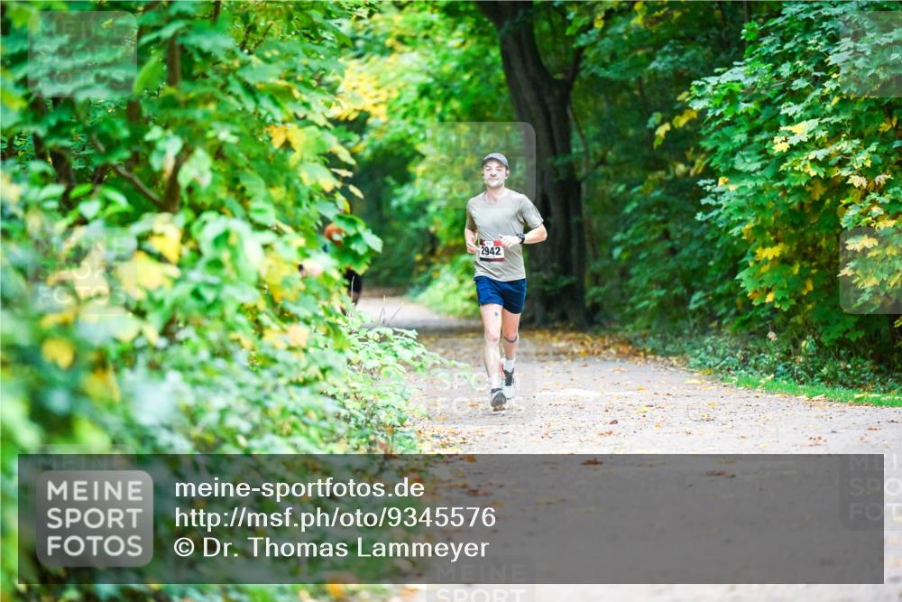 12.10.2025 - Bramfelder Halbmarathon 2025 Dr. Thomas Lammeyer http://msf.ph/oto/9345576 12.10.2025 10:16:38 Laufen 2942 meine-sportfotos.de
