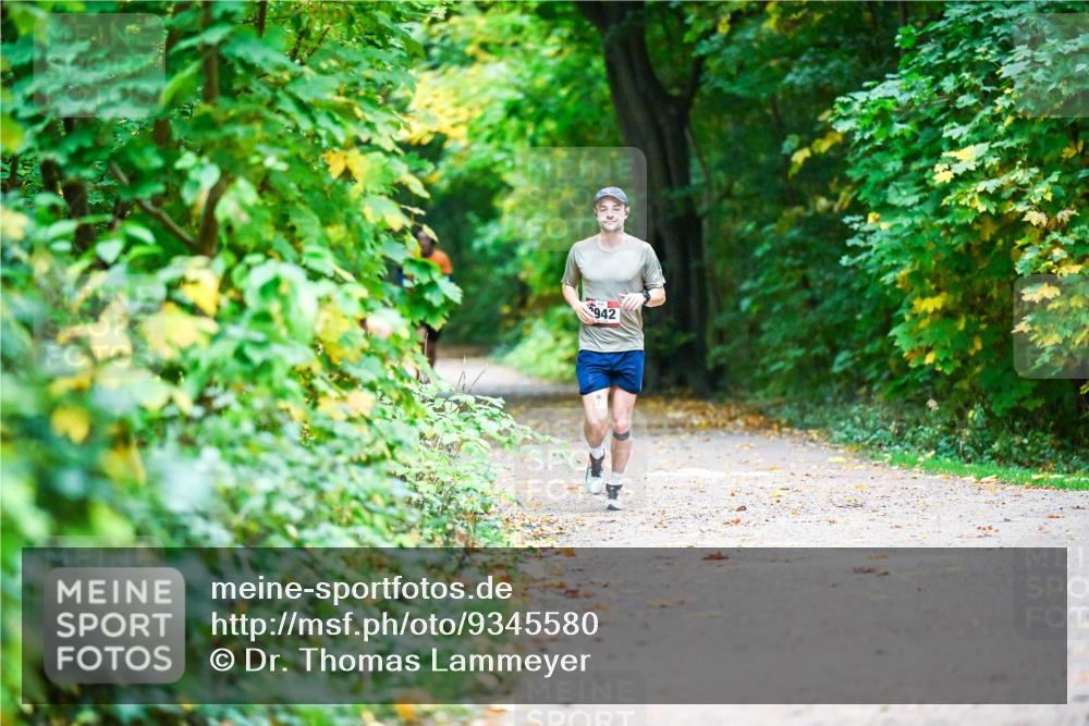 12.10.2025 - Bramfelder Halbmarathon 2025 Dr. Thomas Lammeyer http://msf.ph/oto/9345580 12.10.2025 10:16:38 Laufen 942 meine-sportfotos.de