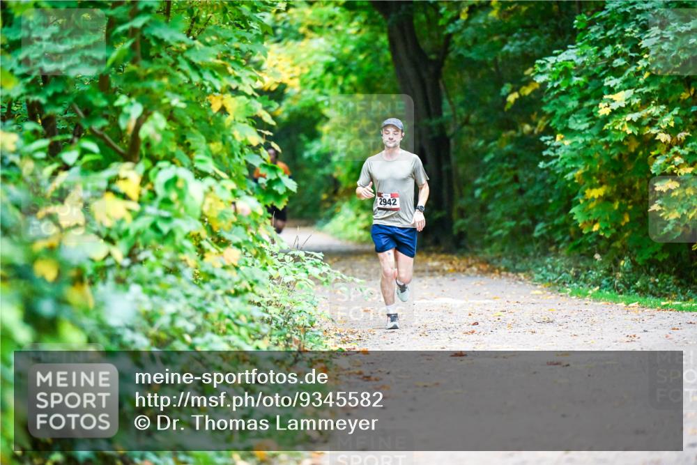 12.10.2025 - Bramfelder Halbmarathon 2025 Dr. Thomas Lammeyer http://msf.ph/oto/9345582 12.10.2025 10:16:38 Laufen 2942 meine-sportfotos.de