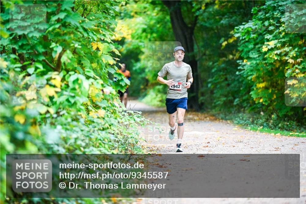 12.10.2025 - Bramfelder Halbmarathon 2025 Dr. Thomas Lammeyer http://msf.ph/oto/9345587 12.10.2025 10:16:39 Laufen 2942 meine-sportfotos.de