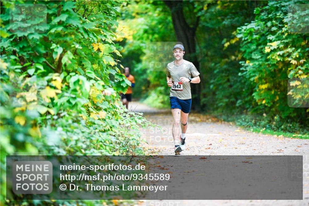 12.10.2025 - Bramfelder Halbmarathon 2025 Dr. Thomas Lammeyer http://msf.ph/oto/9345589 12.10.2025 10:16:40 Laufen 2942 meine-sportfotos.de