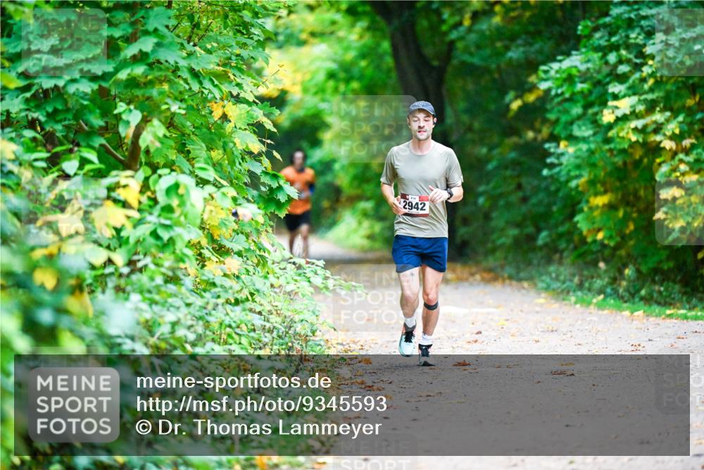 12.10.2025 - Bramfelder Halbmarathon 2025 Dr. Thomas Lammeyer http://msf.ph/oto/9345593 12.10.2025 10:16:40 Laufen 2942 meine-sportfotos.de