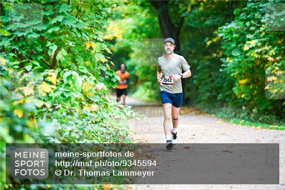 12.10.2025 - Bramfelder Halbmarathon 2025 Dr. Thomas Lammeyer http://msf.ph/oto/9345594 12.10.2025 10:16:40 Laufen 2942 meine-sportfotos.de