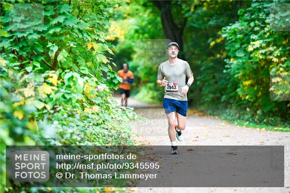 12.10.2025 - Bramfelder Halbmarathon 2025 Dr. Thomas Lammeyer http://msf.ph/oto/9345595 12.10.2025 10:16:40 Laufen 2942 meine-sportfotos.de