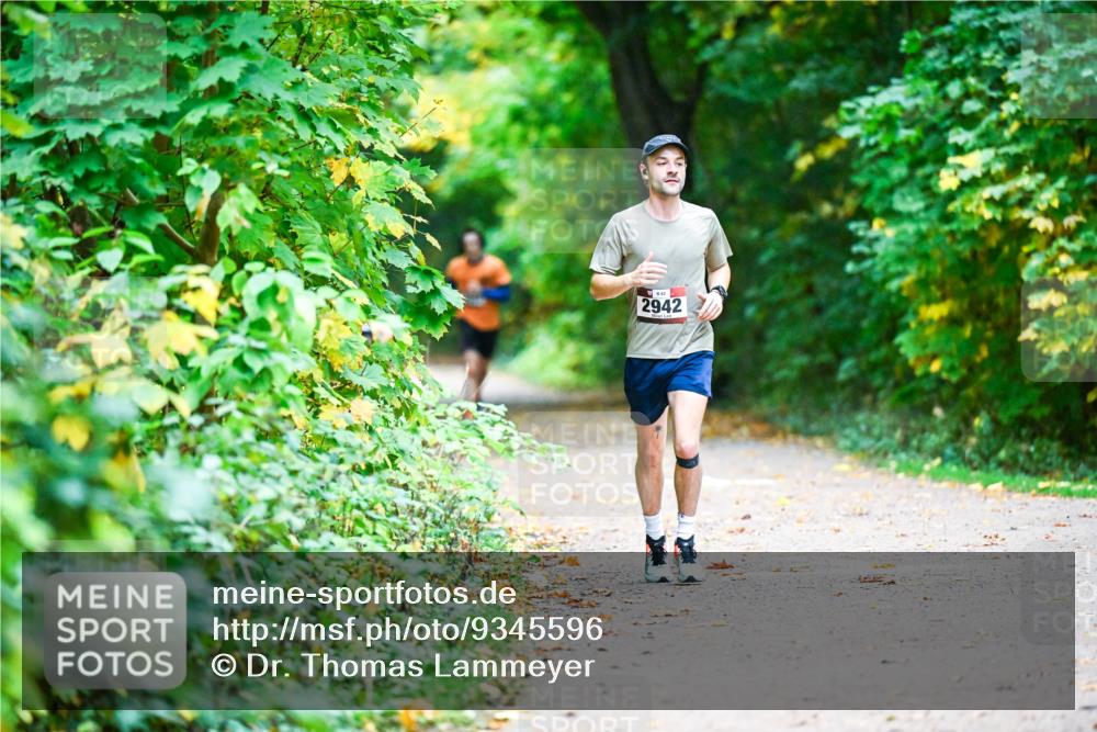 12.10.2025 - Bramfelder Halbmarathon 2025 Dr. Thomas Lammeyer http://msf.ph/oto/9345596 12.10.2025 10:16:41 Laufen 62, 2942 meine-sportfotos.de
