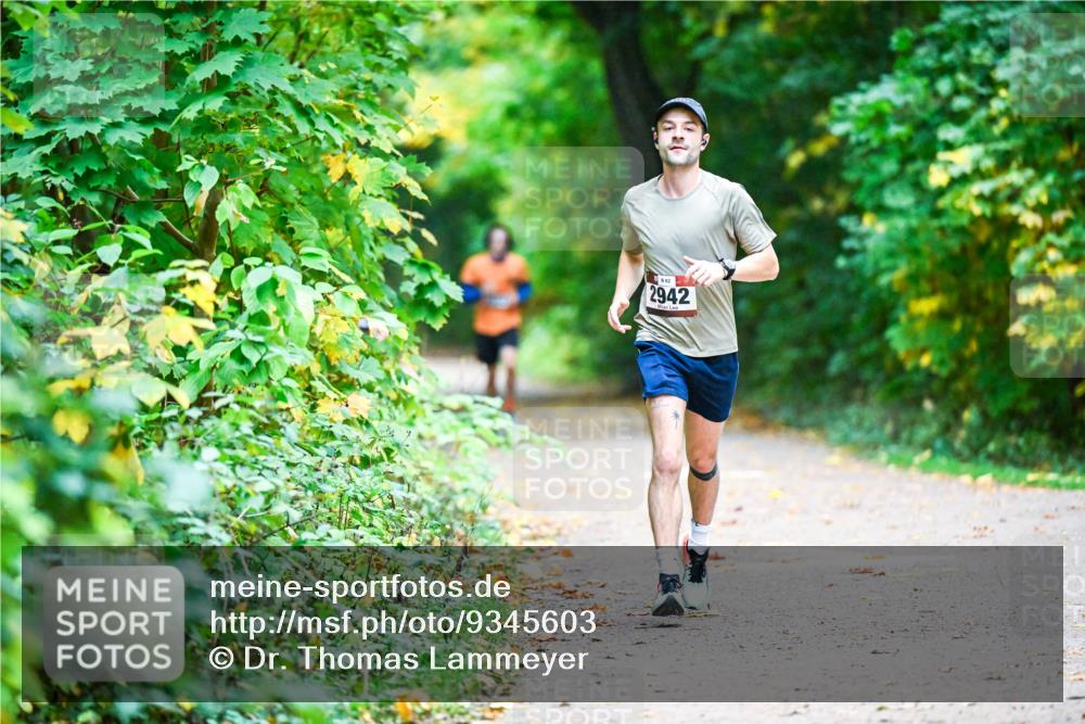 12.10.2025 - Bramfelder Halbmarathon 2025 Dr. Thomas Lammeyer http://msf.ph/oto/9345603 12.10.2025 10:16:42 Laufen 2942 meine-sportfotos.de