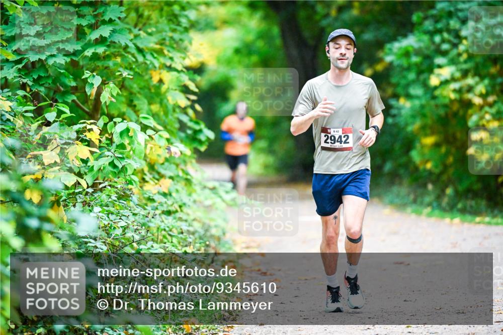 12.10.2025 - Bramfelder Halbmarathon 2025 Dr. Thomas Lammeyer http://msf.ph/oto/9345610 12.10.2025 10:16:43 Laufen 62, 2942 meine-sportfotos.de