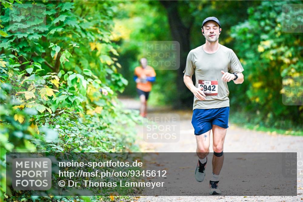 12.10.2025 - Bramfelder Halbmarathon 2025 Dr. Thomas Lammeyer http://msf.ph/oto/9345612 12.10.2025 10:16:43 Laufen 62, 2942 meine-sportfotos.de