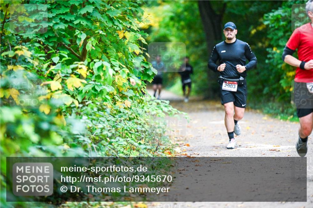 12.10.2025 - Bramfelder Halbmarathon 2025 Dr. Thomas Lammeyer http://msf.ph/oto/9345670 12.10.2025 10:17:03 Laufen 2903, 2 meine-sportfotos.de