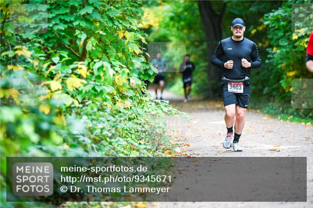 12.10.2025 - Bramfelder Halbmarathon 2025 Dr. Thomas Lammeyer http://msf.ph/oto/9345671 12.10.2025 10:17:03 Laufen 2903 meine-sportfotos.de