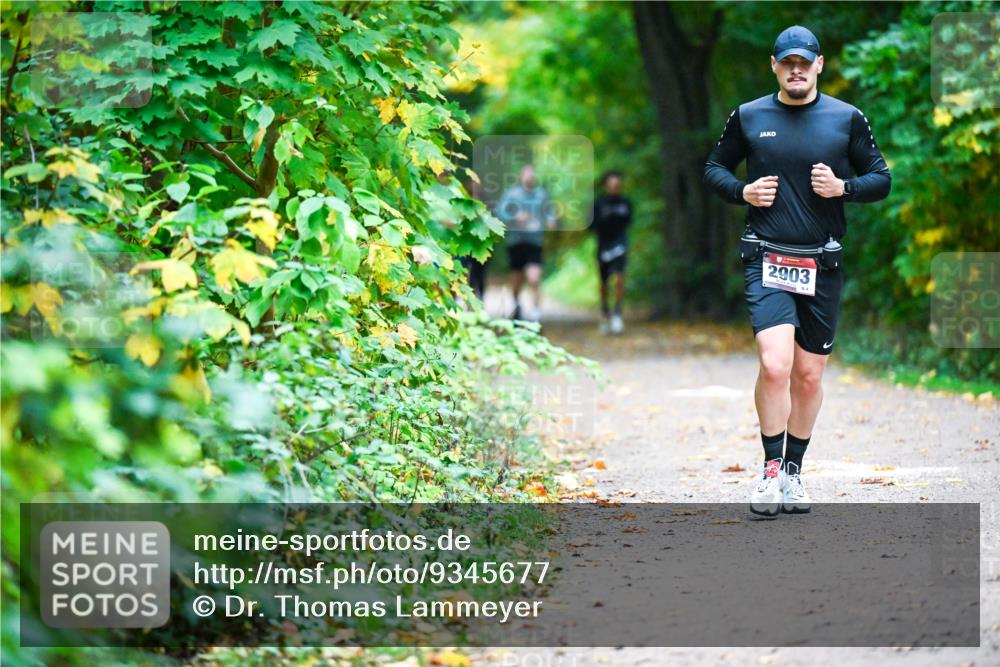 12.10.2025 - Bramfelder Halbmarathon 2025 Dr. Thomas Lammeyer http://msf.ph/oto/9345677 12.10.2025 10:17:04 Laufen 2903 meine-sportfotos.de