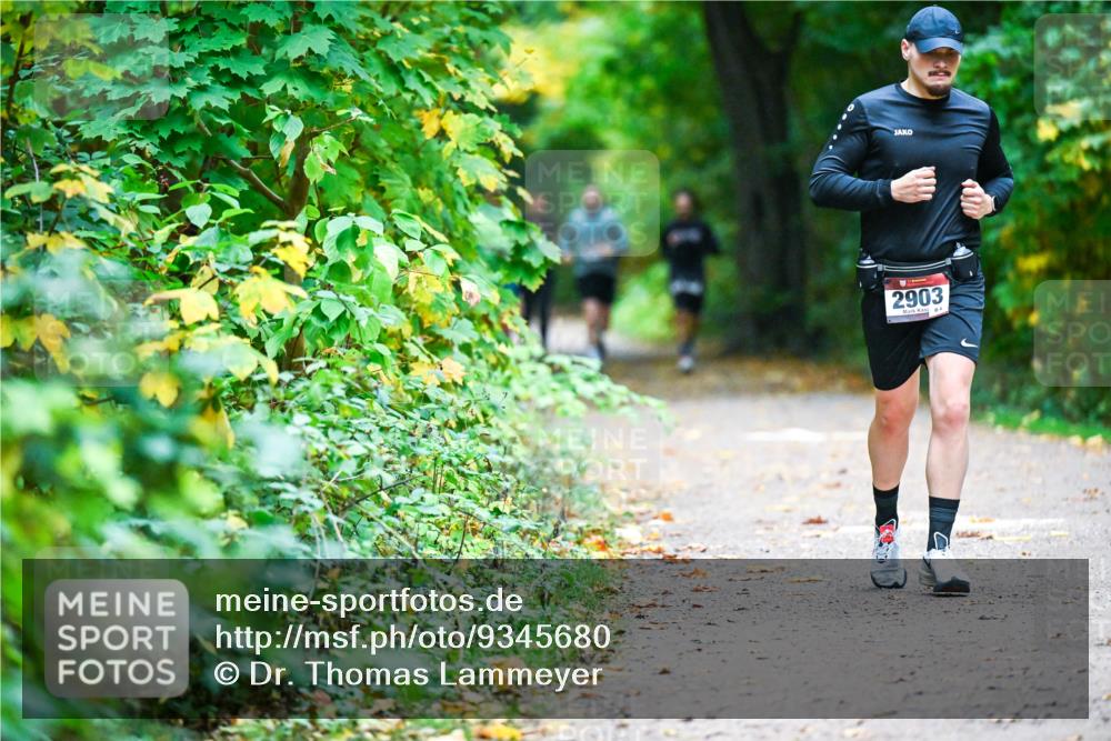 12.10.2025 - Bramfelder Halbmarathon 2025 Dr. Thomas Lammeyer http://msf.ph/oto/9345680 12.10.2025 10:17:04 Laufen 2903, 4 meine-sportfotos.de
