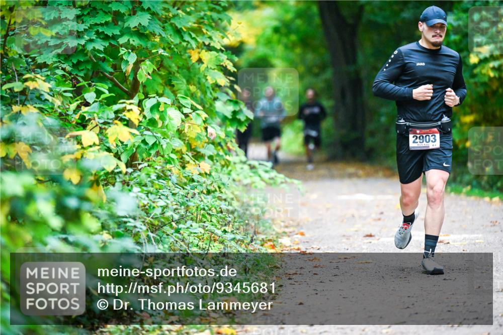 12.10.2025 - Bramfelder Halbmarathon 2025 Dr. Thomas Lammeyer http://msf.ph/oto/9345681 12.10.2025 10:17:05 Laufen 2903, 4 meine-sportfotos.de